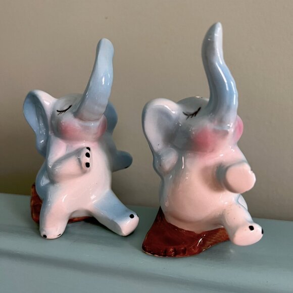 Vintage Blue Elephants Salt & Pepper - Picture 4 of 10